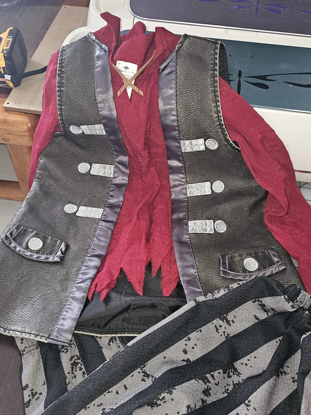 DISNEY CRUISE Pirate Outfit Size Xs Youth